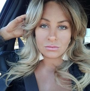 Meet your Posher, Becca